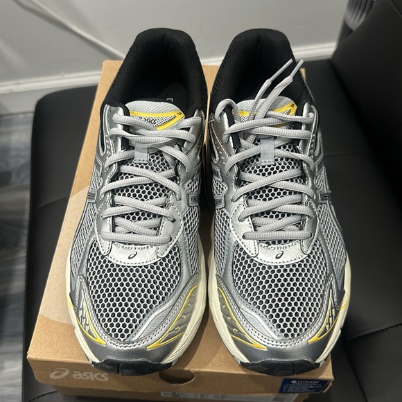 Asics - Picture 2 of 6